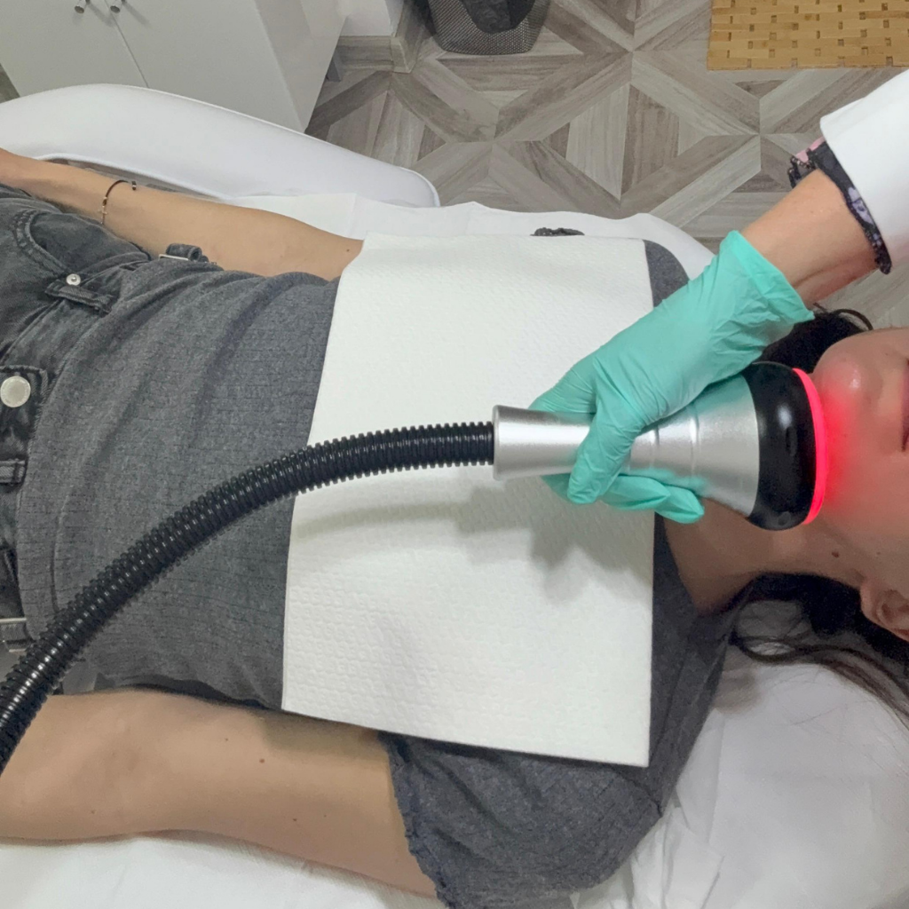 Tratamente Cosmetice Deva – procedură estetică facială cu aparatură profesională